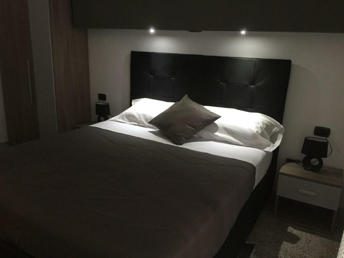 Mb95 - Mezzocannone Luxurious Bed&Breakfast Naples Luaran gambar