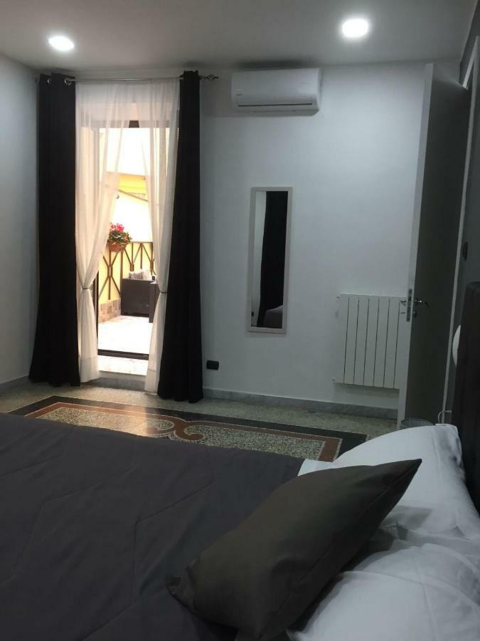 Mb95 - Mezzocannone Luxurious Bed&Breakfast Naples Luaran gambar