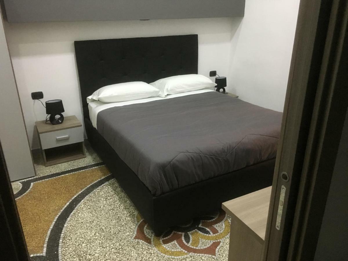 Mb95 - Mezzocannone Luxurious Bed&Breakfast Naples Luaran gambar